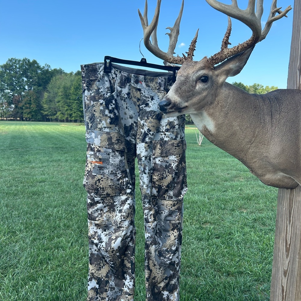 Sitka Men’s Stratus pants size Large